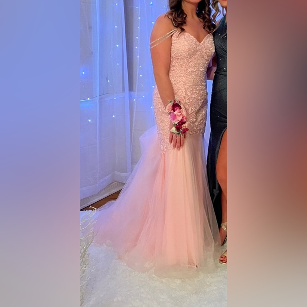 Selling a Vienna prom dress